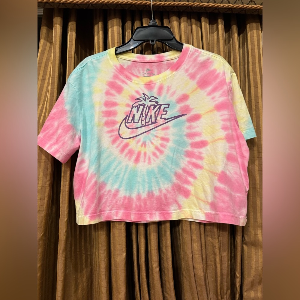 Medium tie-dye cropped shirt
